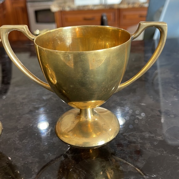 Vintage dirilyte sugar bowl and creamer set brass finish . Needs a good polish - Picture 3 of 11